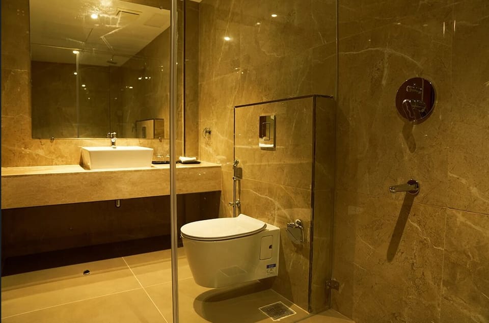Premium Suite | Bathroom | Shower, towels, soap, shampoo