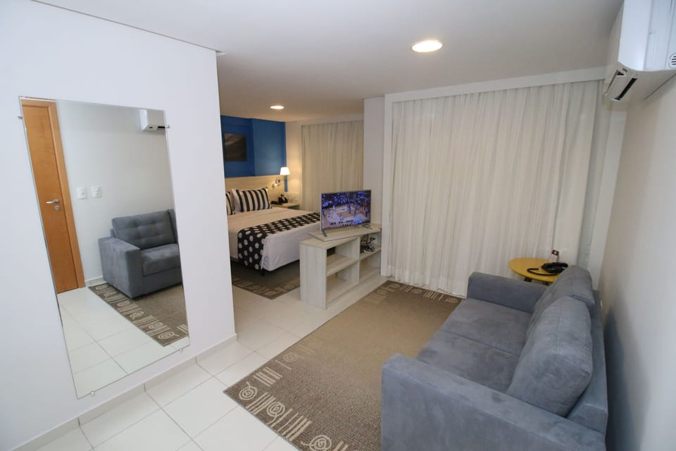 Deluxe Suite | Minibar, in-room safe, desk, blackout drapes