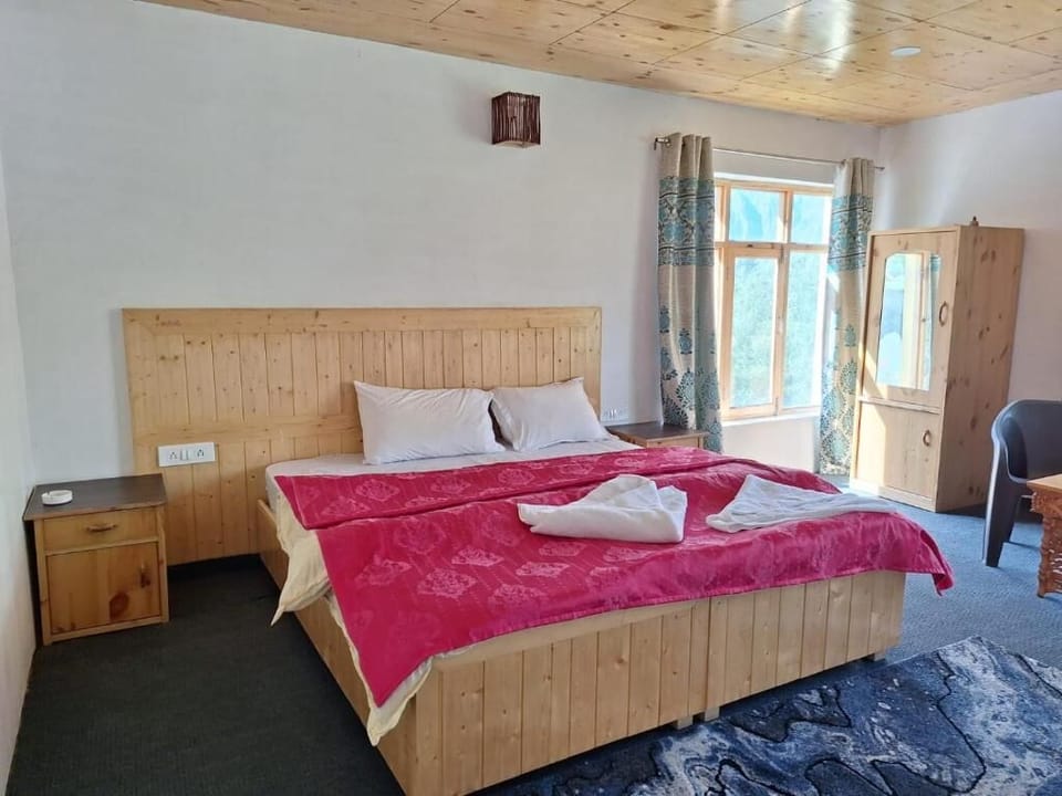 Deluxe Double Room, Balcony, Mountain View | Desk, laptop workspace, WiFi (free)