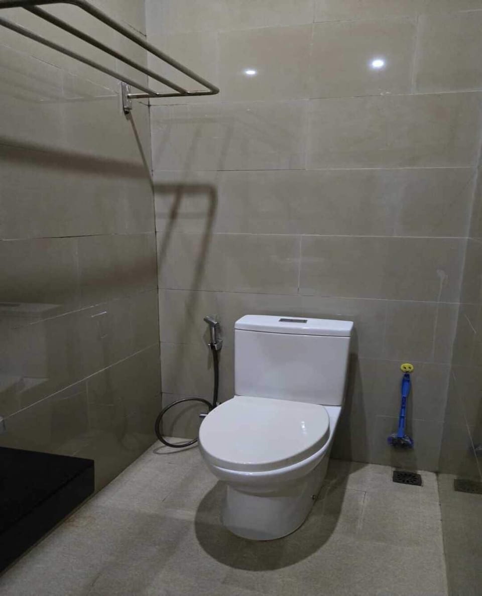 Basic Double Room | Bathroom | Shower