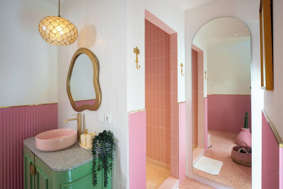 Junior Room | Bathroom | Slippers, towels, soap, shampoo