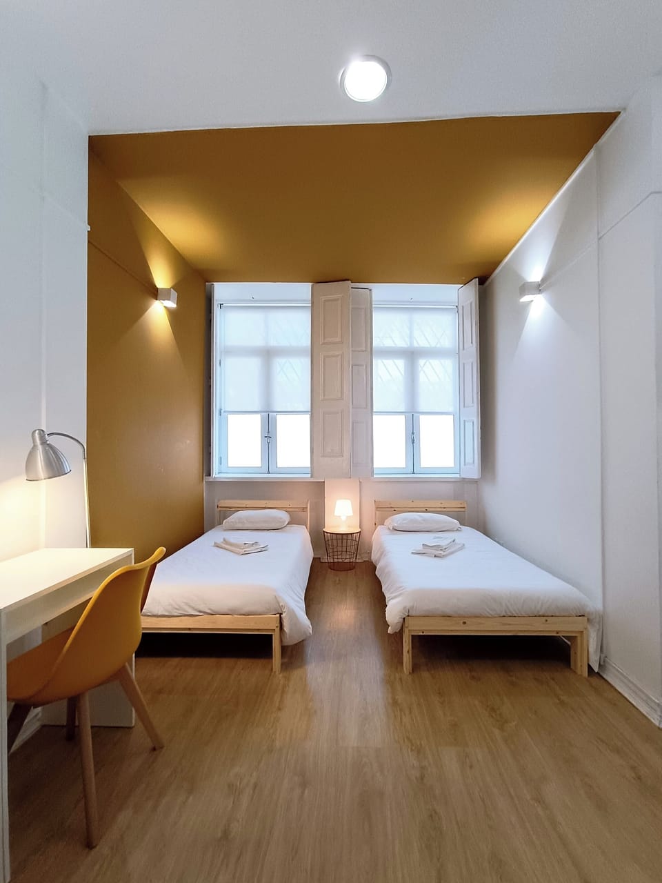 Economy Twin Room | Laptop workspace, iron/ironing board (on request), WiFi (free)