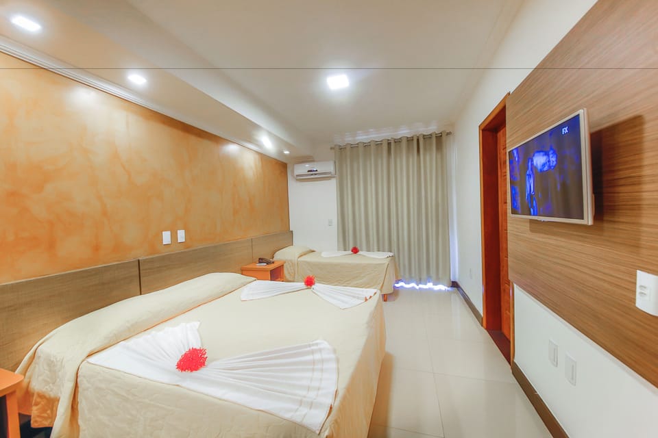 Standard Room | Minibar, in-room safe, blackout drapes, free cribs/infant beds