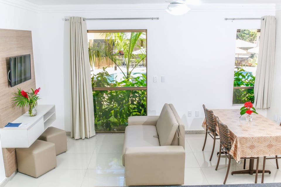 Family Room (2) | Living room | 32-inch LCD TV with satellite channels, TV