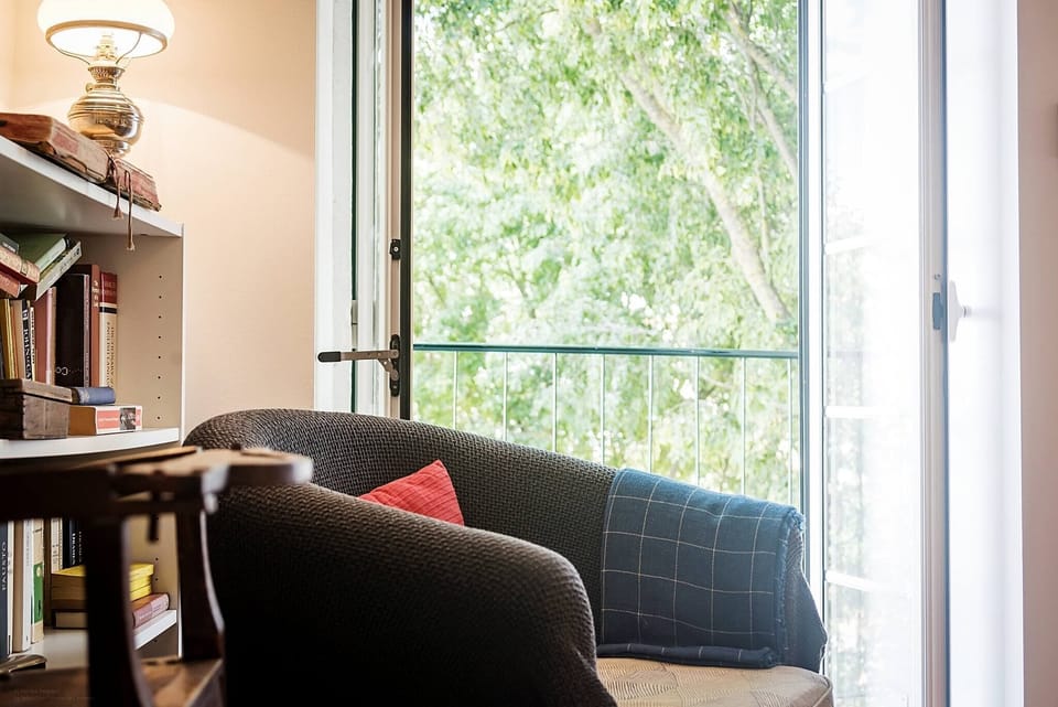 Apartment, 1 Bedroom, Patio | Living room | Books