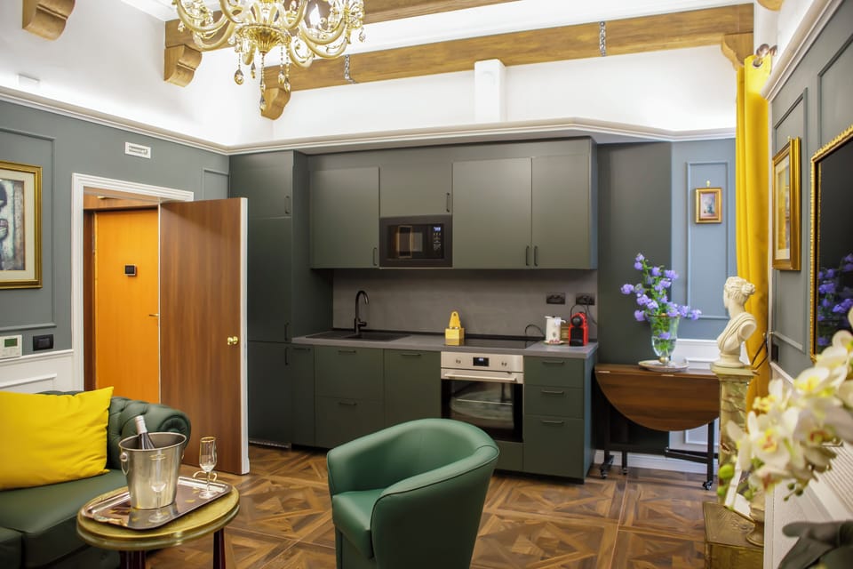 Deluxe Apartment, Kitchenette, City View | Interior