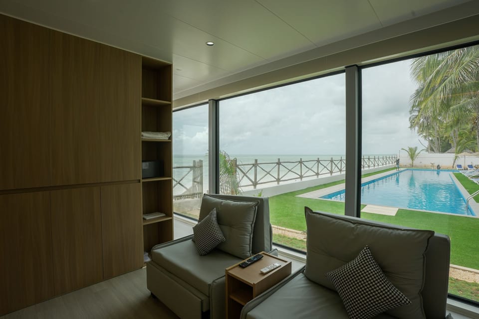 Junior Suite, Beach View | Premium bedding, in-room safe, soundproofing, WiFi (free)