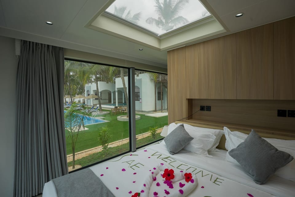 Junior Suite, Beach View | Premium bedding, in-room safe, soundproofing, WiFi (free)