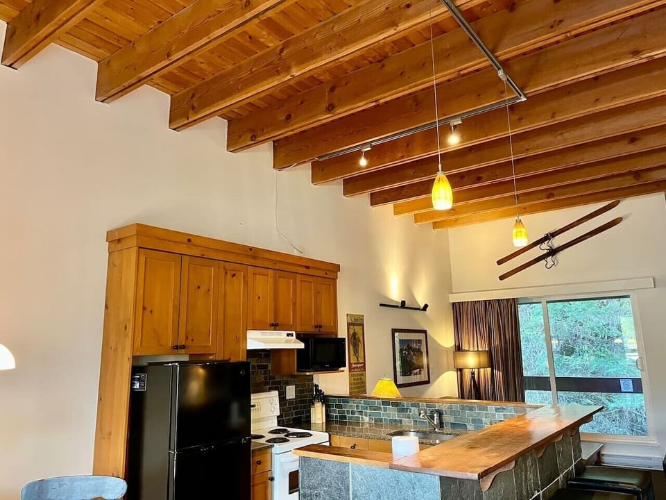 Full kitchen.