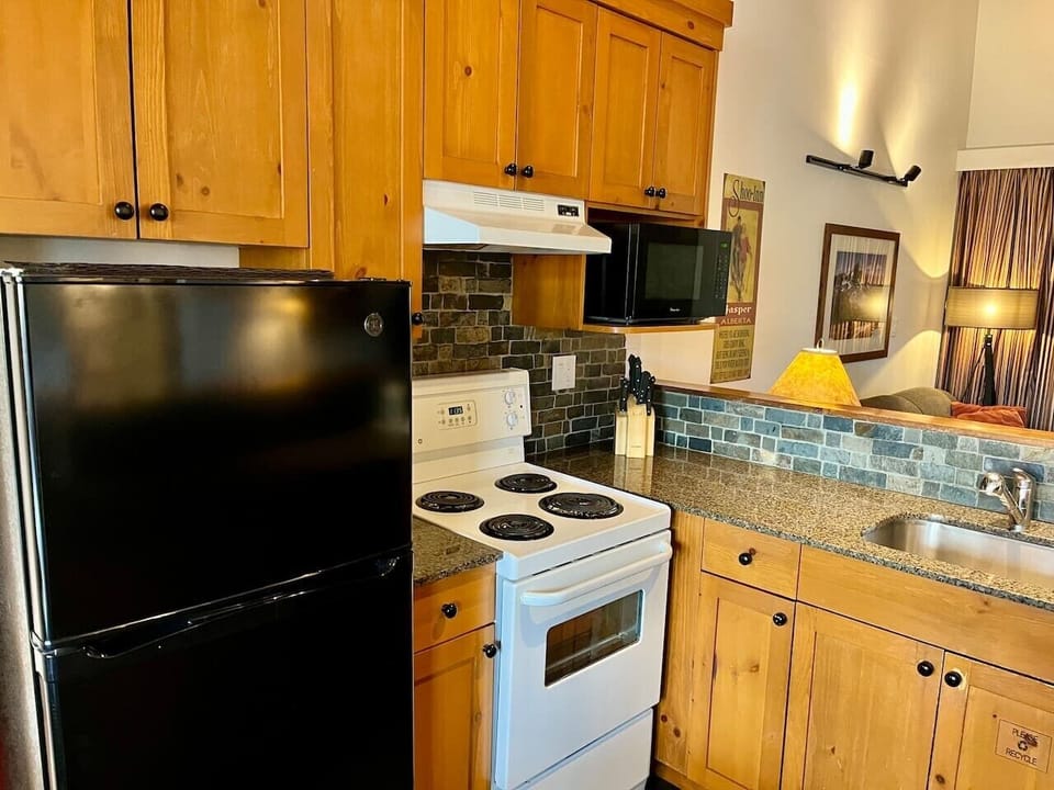 Full kitchen.