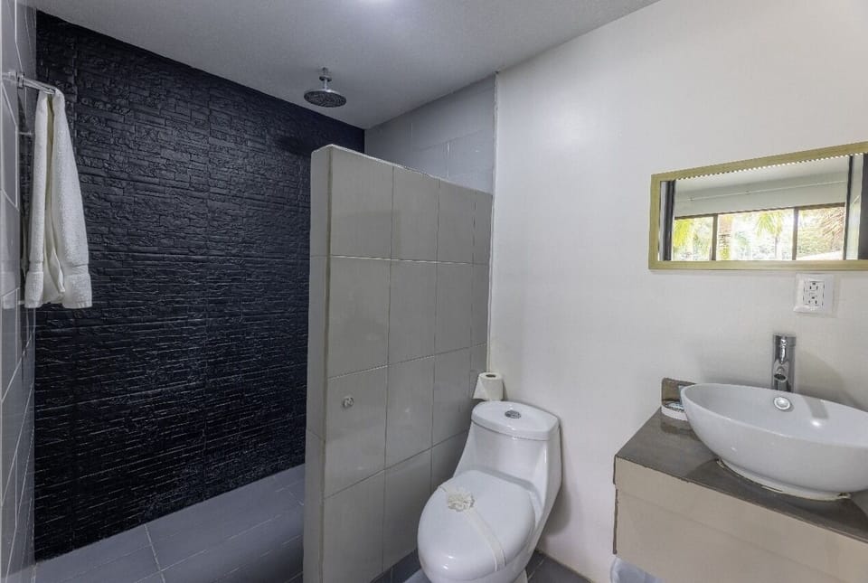 Deluxe Room, 1 Bedroom, Accessible, River View | Bathroom | Shower, free toiletries, bathrobes, bidet