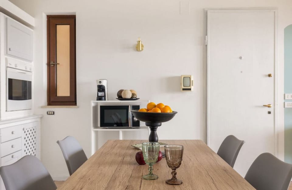 Deluxe Apartment, 2 Bedrooms, Sea View | Living area