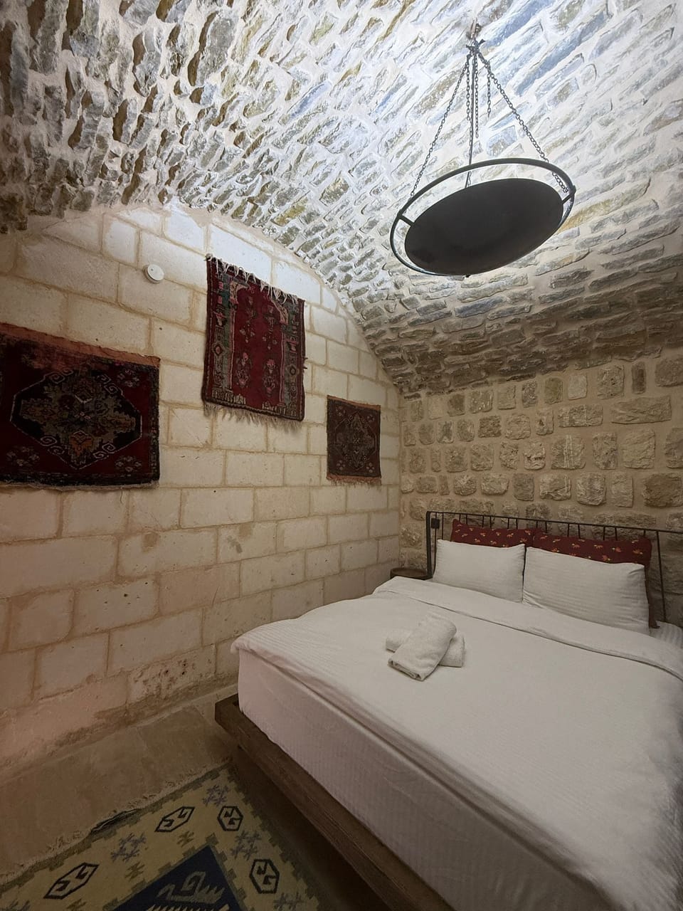 Single Room, Housekeeping, Courtyard View | Minibar, in-room safe, blackout drapes, soundproofing