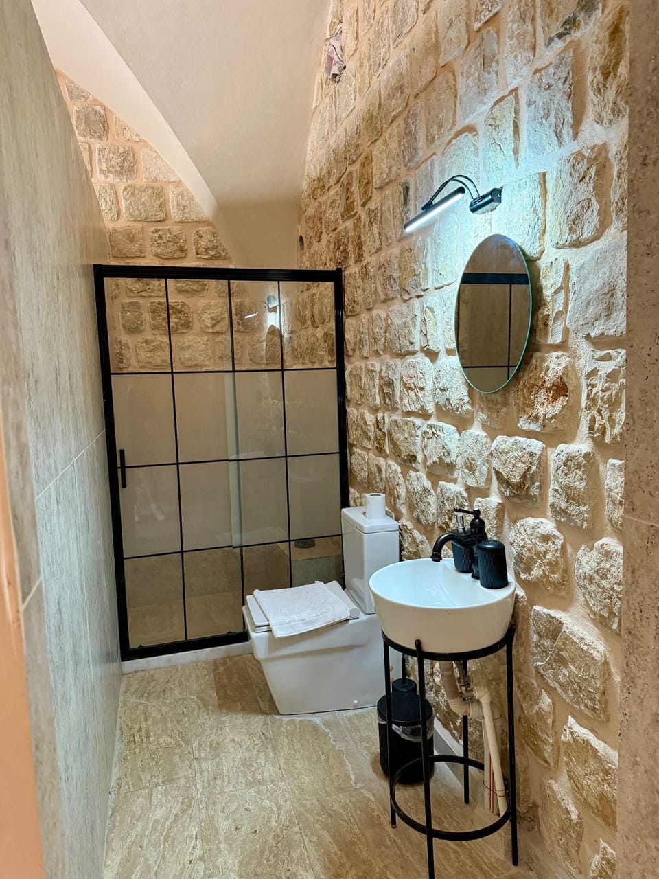 Standard Room, Housekeeping, Garden View | Bathroom | Hair dryer, slippers, towels, soap