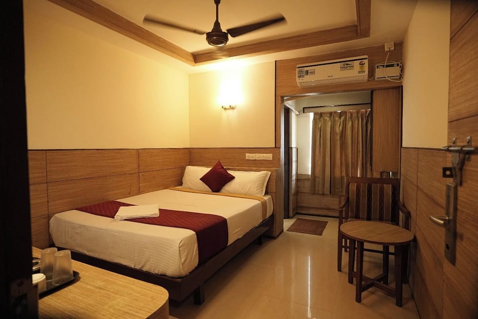 Deluxe Double Room, City View | In-room safe, desk, laptop workspace, WiFi (free)