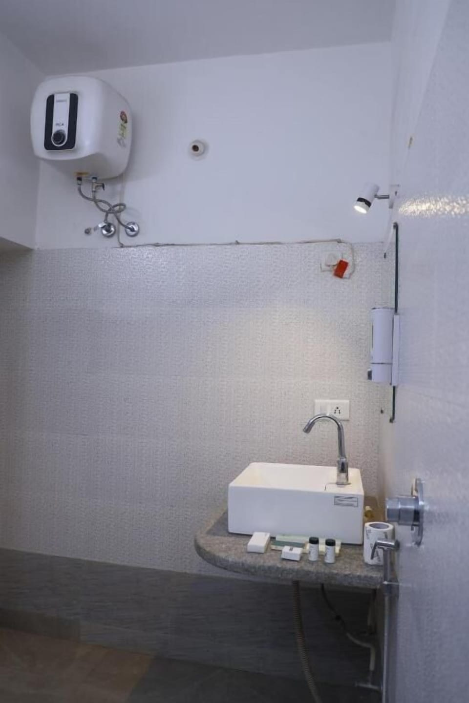Family Room, Balcony | Bathroom | Towels