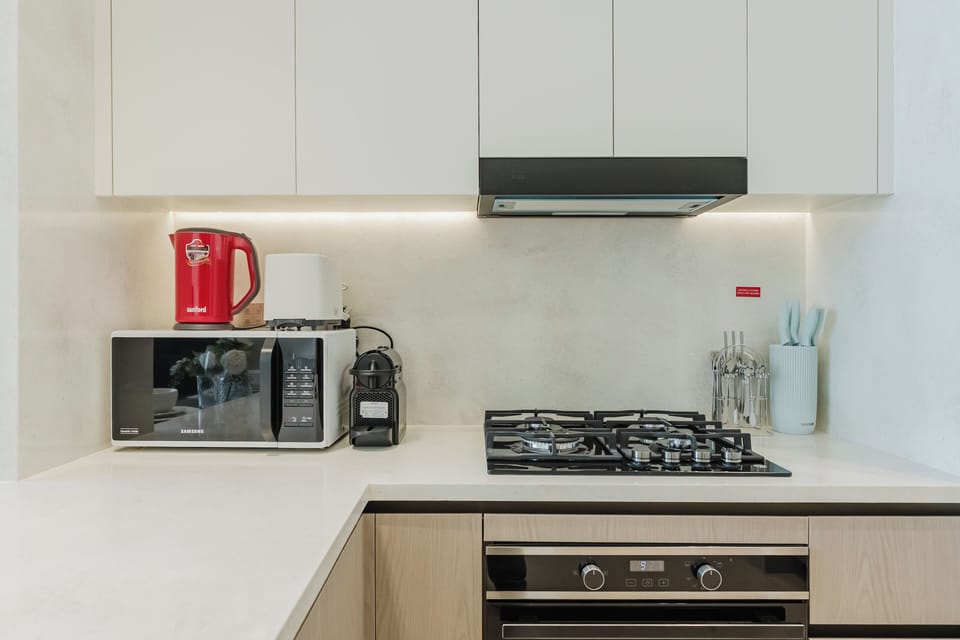 Luxury Apartment, 1 King Bed, Private Pool, City View | Private kitchen | Full-size fridge, microwave, oven, stovetop
