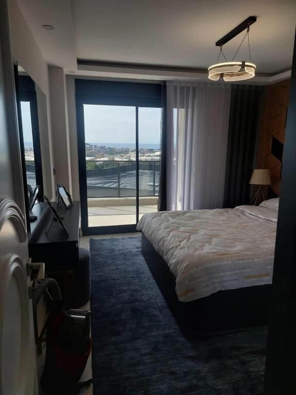 Iron/ironing board, WiFi (free)