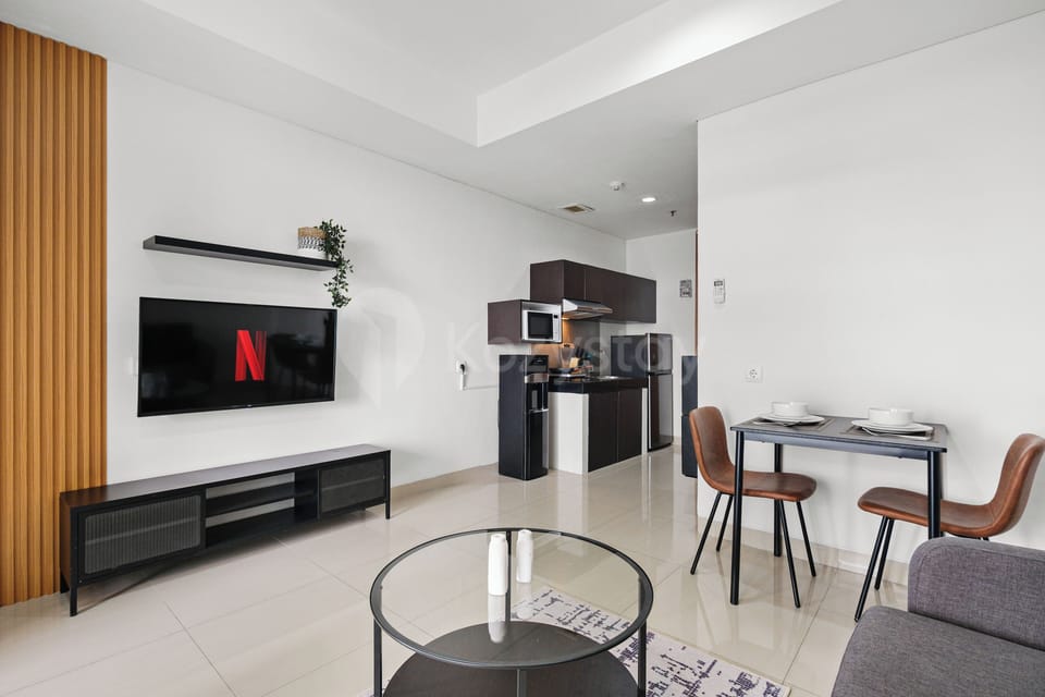 Apartment, 1 Bedroom, Balcony, City View | Living area | 55-inch Smart TV with cable channels, Netflix, streaming services
