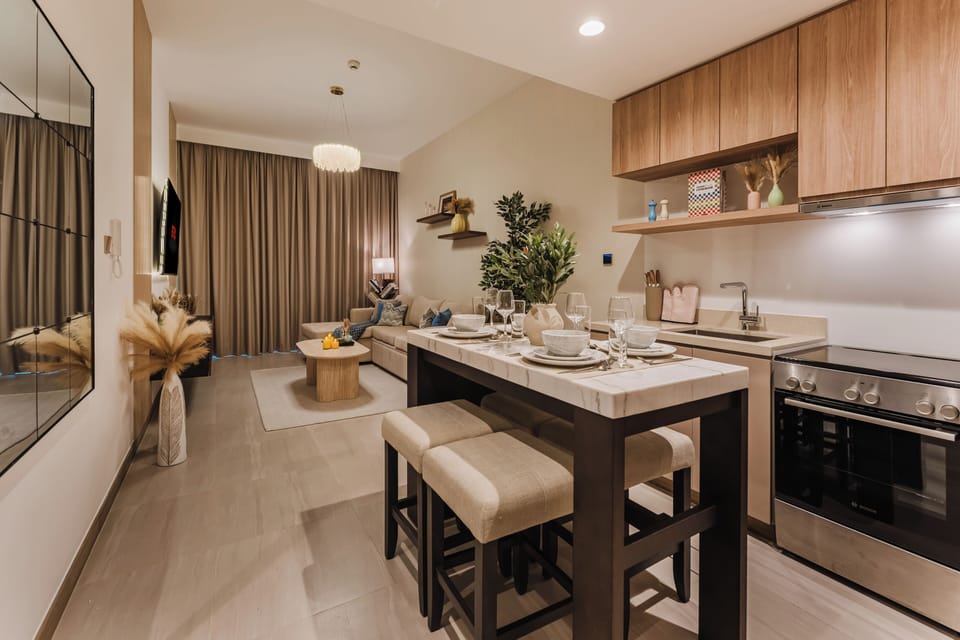Luxury Apartment, 1 Queen Bed with Sofa bed, Air conditioning, Partial Lake View | Private kitchen | Full-size fridge, microwave, oven, stovetop