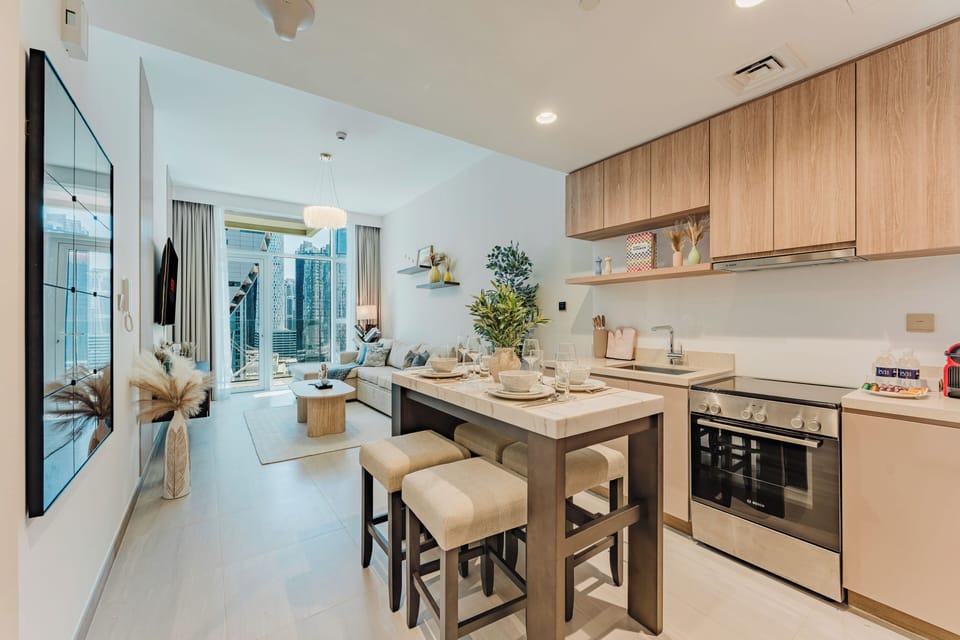 Luxury Apartment, 1 Queen Bed with Sofa bed, Air conditioning, Partial Lake View | Private kitchen | Full-size fridge, microwave, oven, stovetop