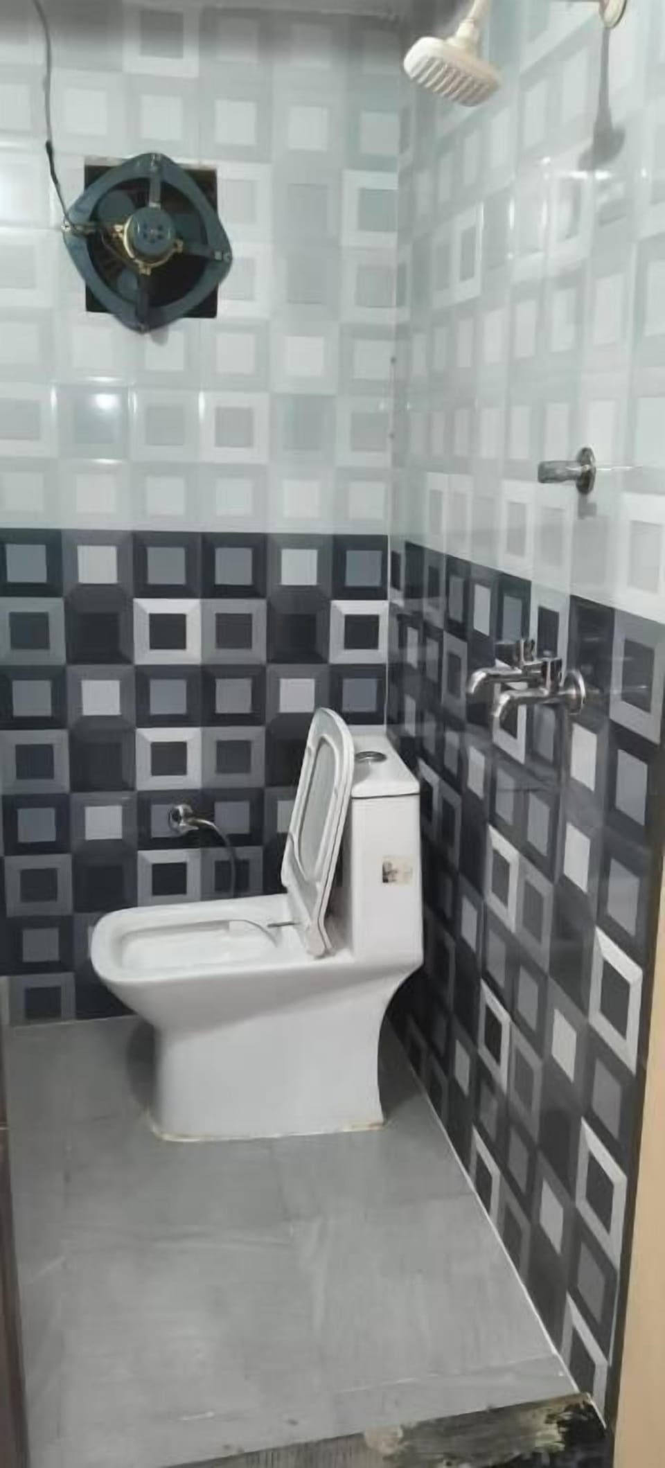 Basic Double Room | Bathroom