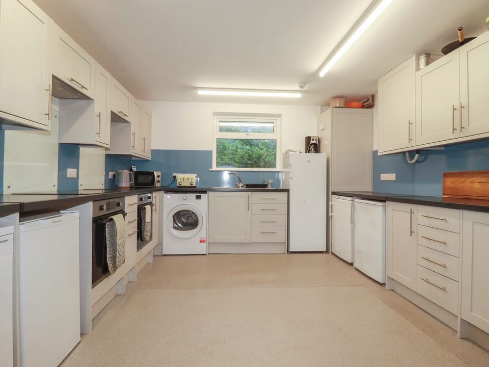 Dishwasher, cookware/dishes/utensils