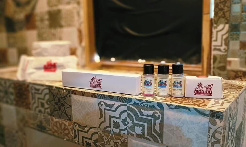 Superior Double Room, Balcony | Bathroom amenities | Shower, towels, soap, shampoo