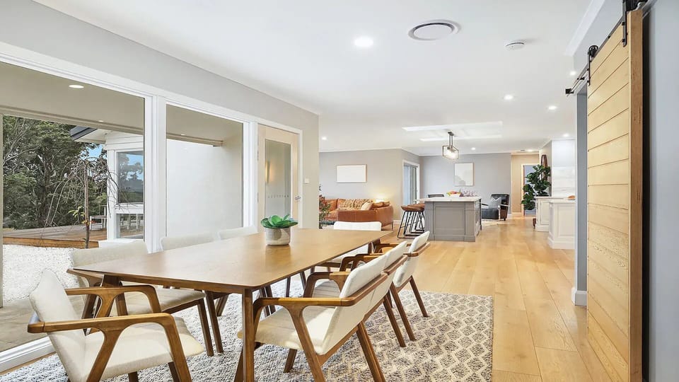 Curra Nadie Ranch | Dining room | Ducted air conditioning | Rural views | WiFi | Pets welcome 