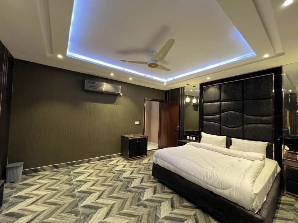 Deluxe Room, City View | Desk, WiFi (free)