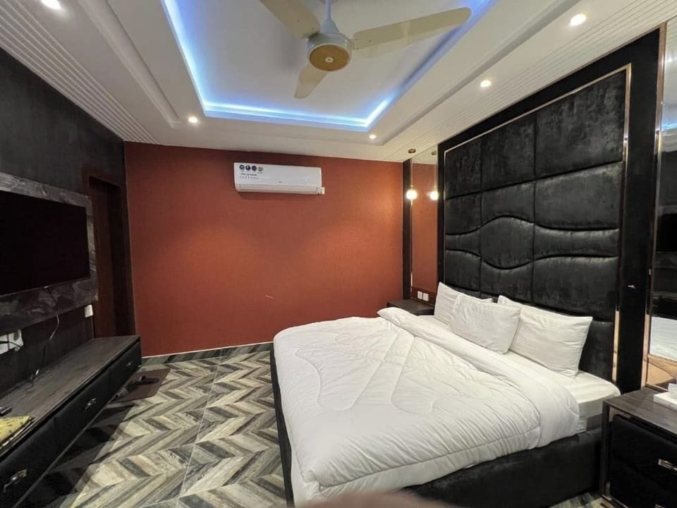 Deluxe Room, City View | Desk, WiFi (free)
