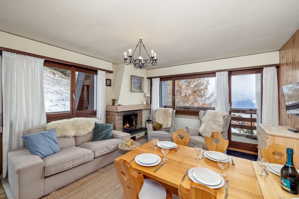 Apartment (2 Bedrooms) | Front of property