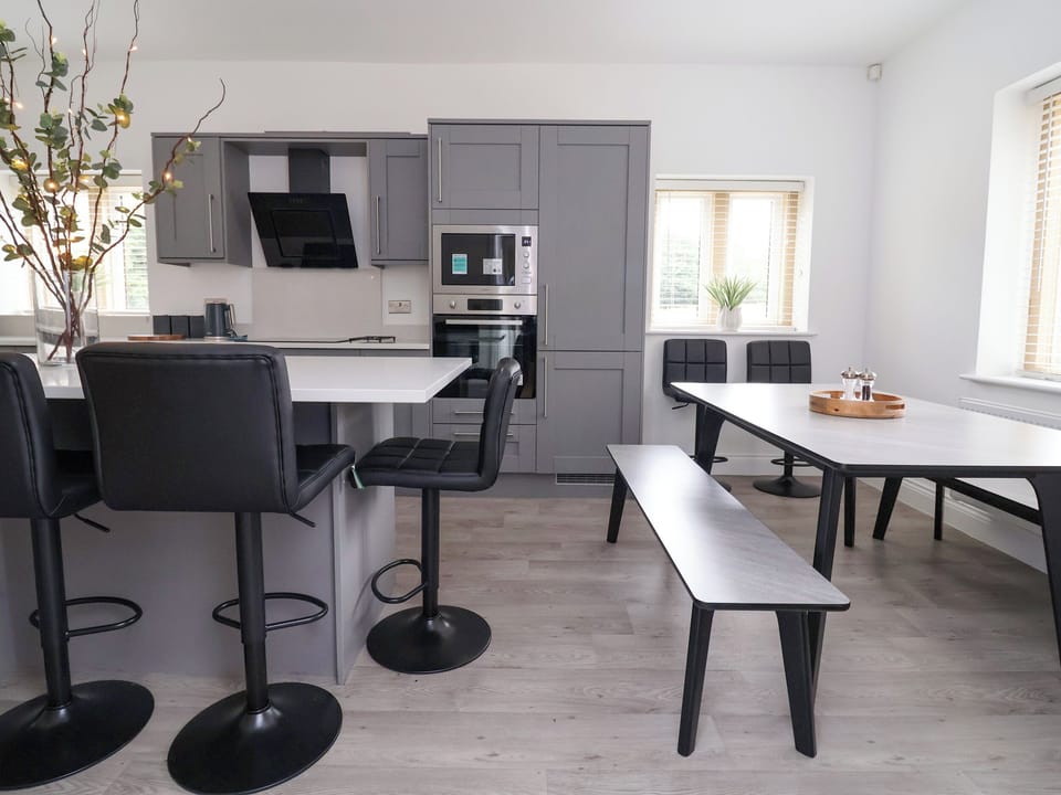 Cottage | Private kitchen | Cookware/dishes/utensils