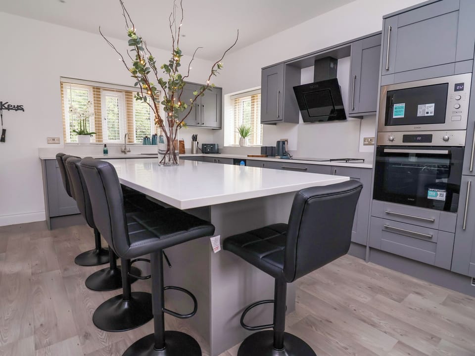 Cottage | Private kitchen | Cookware/dishes/utensils