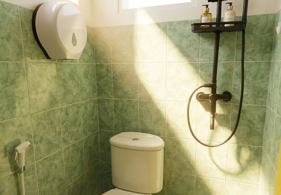 Deluxe Single Room | Bathroom | Shower, free toiletries, hair dryer (on request), slippers