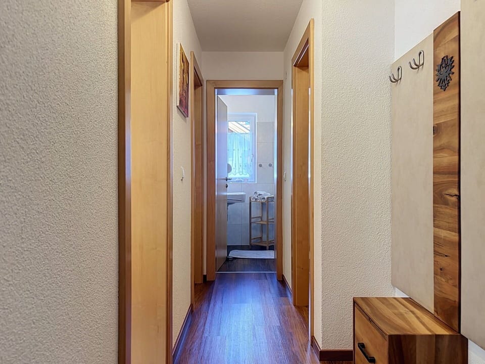 Flooring, Wall, Wood, Floor, Wood Flooring, Interior Design, Door, Room, Ceiling, Laminate Flooring