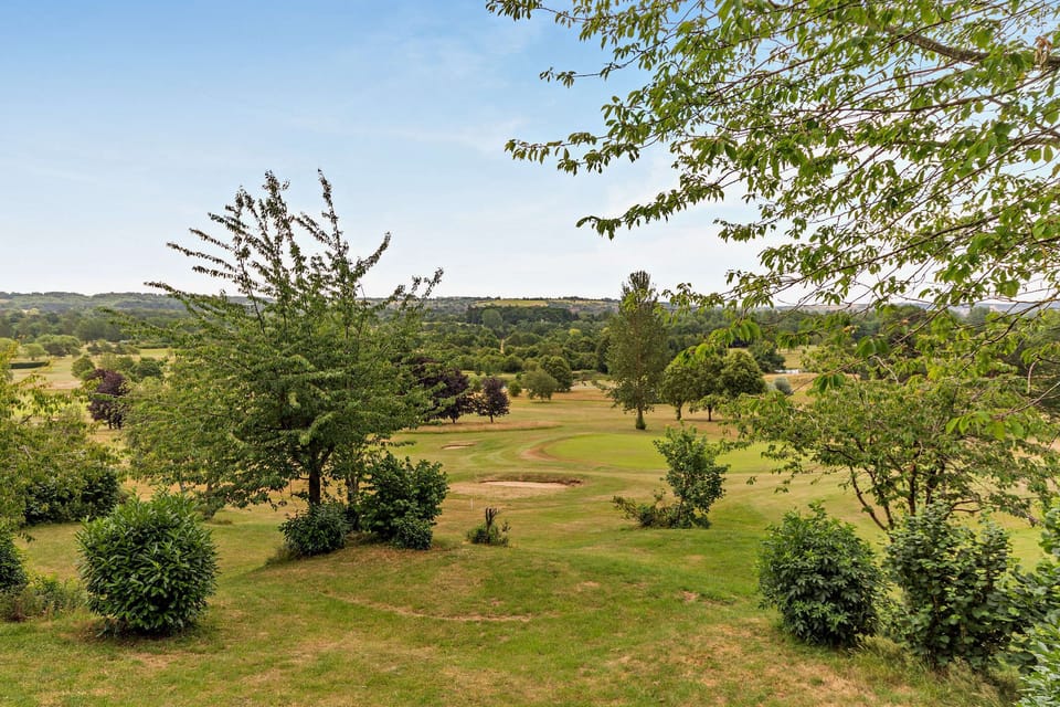 Hornbeam Lodge, Grantham - Host & Stay