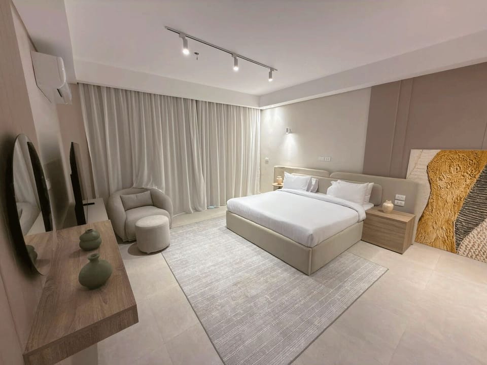 Deluxe Double Room, Pool Access | Minibar, laptop workspace, blackout drapes, WiFi (free)