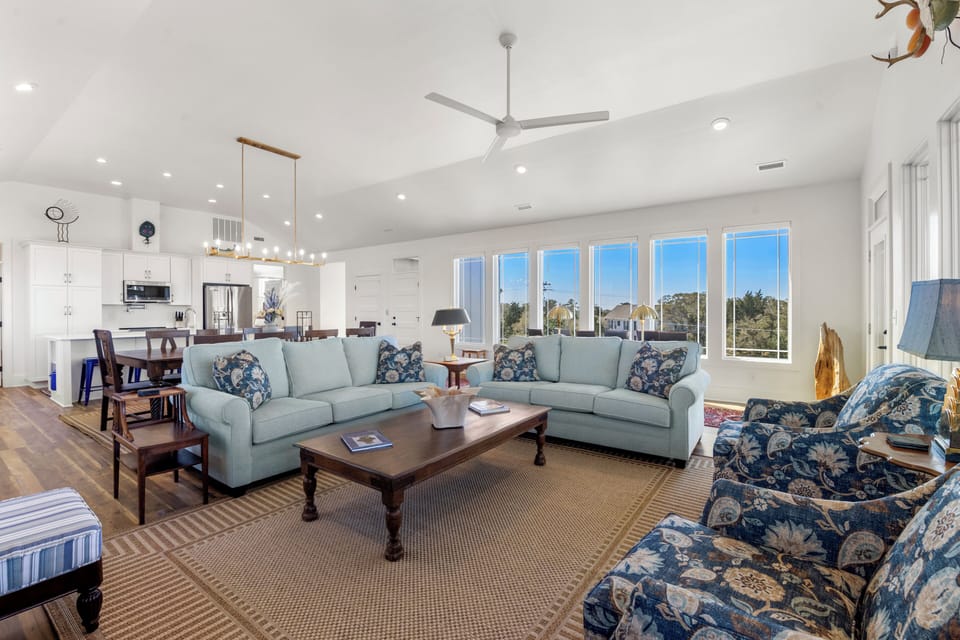 Living Area (alternate view)