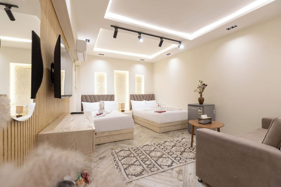 Superior Twin Room, Private Bathroom | Egyptian cotton sheets, premium bedding, pillowtop beds, soundproofing