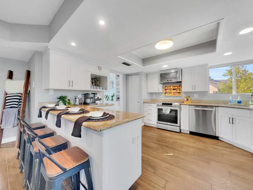 House, Multiple Beds, Mountain View (Yucca Mesa) | Private kitchen