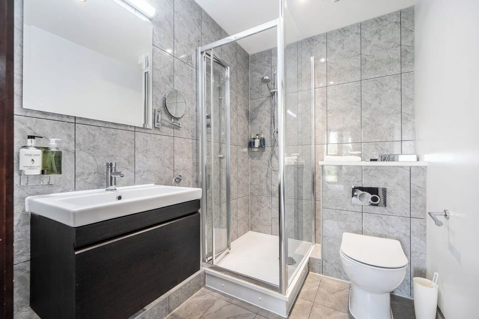 Cotswolds Apartment 2 Sleeps 4 Cottage in West Oxfordshire District
