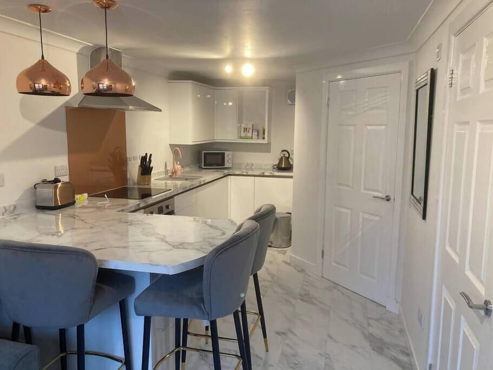 Kitchen with breakfast bar.