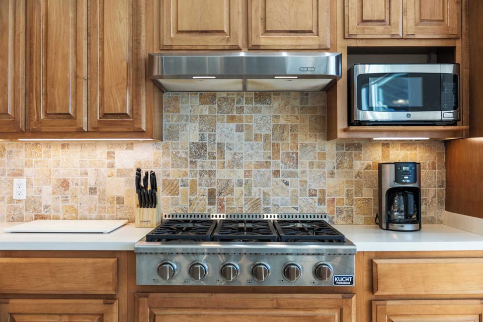 House, Multiple Beds (32 Endline Drive) | Private kitchen
