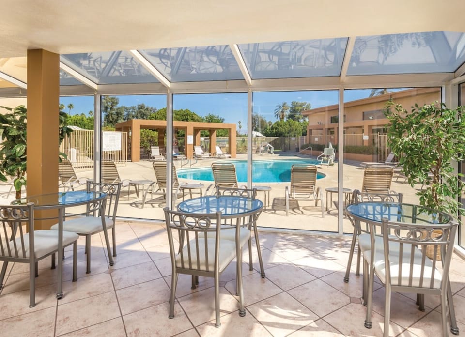 2 outdoor pools