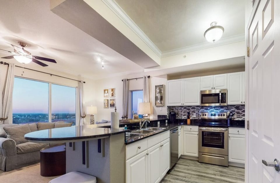 Condo, Multiple Beds (Tidewater 1800) | Private kitchen
