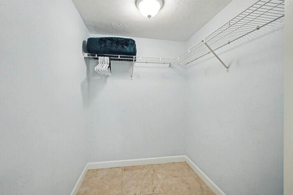 Walk-in Closet
