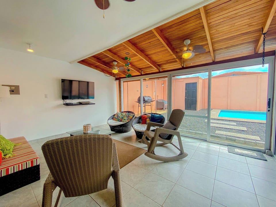 House, 3 Bedrooms, Patio | Living area