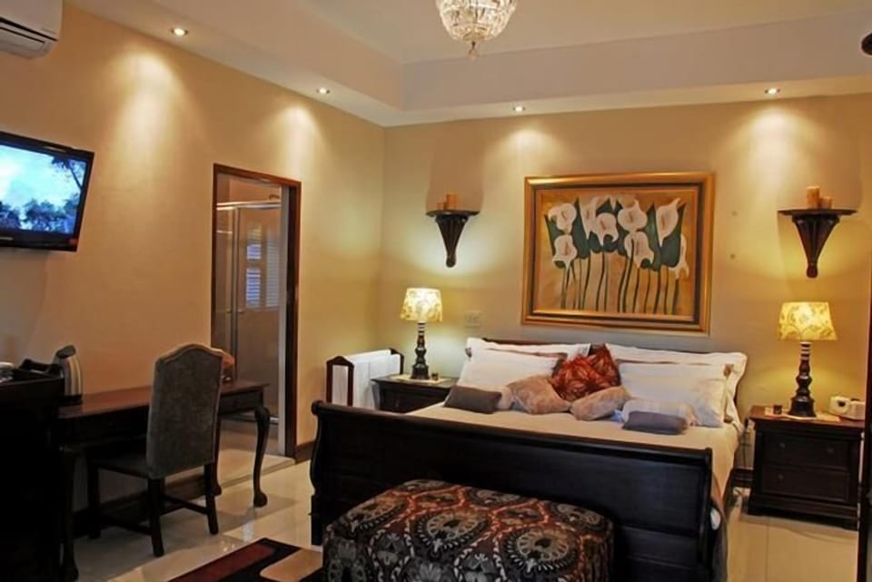 Luxury Suite | Individually decorated, individually furnished, desk, free WiFi