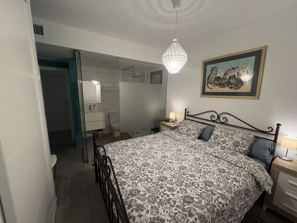 2 bedrooms, bed sheets